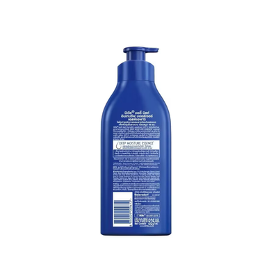 Close-up pump dispenser NIVEA Body Milk SPF15