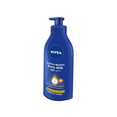 Smooth creamy texture of NIVEA Intensive Moisture lotion